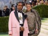 Momento desconfortável entre Rihanna e ASAP Rocky no Met Gala capturado pela câmera