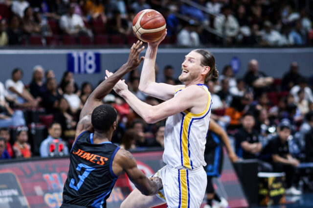 IMG_1220_PBA-50-Commissioners-Cup-Magnolia-Meralco_Clint-Chapman-1200x800.jpg