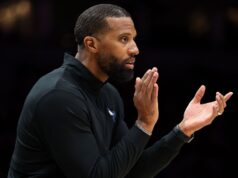 Hornets contrata técnico Charles Lee para prorrogação