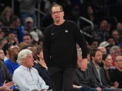 Nick Nurse volta ao 76ers após o funeral do irmão e diz que gostaria que ele fosse o treinador