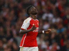 Arsenal mantendo a guarda contra o desesperado West Ham
