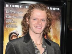Estrela de How I Met Your Mom é considerada culpada de tentativa de assassinato de namorada