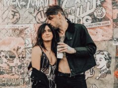 Por dentro da vida e do casamento do vocalista do Beartooth enquanto ele se declara homosexual
