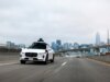 Waymo interrompe viagens em rodovias após luta com robotáxis em zonas de construção