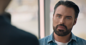 Rylan Clark chorando por ‘amigos serem cancelados’ meses após o escândalo de Scott Mills