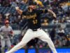 Devenski, do Pirates, suspendeu dois jogos, Kelly um jogo por arremessar em Stewart dos Reds