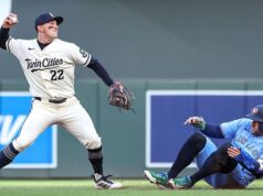 Os morcegos dos Blue Jays ficam quietos e encerram o caótico abril com derrota para os Twins