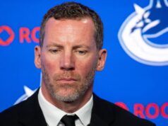Assista ao vivo: Canucks GM Ryan Johnson fala após a demissão de Adam Foote