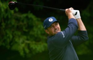 Bryson DeChambeau não consegue permanecer na disputa com 76 em um longo dia no PGA Championship