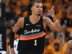 Wembanyama, do Spurs, bate recorde de bloqueios em jogo dos playoffs