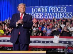 Trump visita Iowa para iniciar a campanha de meio de mandato: "Nós temos que vencer"