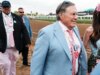 Jordon Hudson vista em Kentucky Oaks com algumas ferragens muito pesadas nos dedos, memes Spirit e MEAT