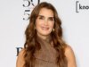 Brooke Shields reflete sobre ter se twister um ‘símbolo sexual’ quando jovem e como ela virou a página da fama
