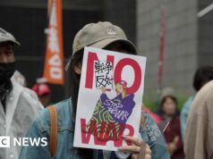 Protestos contra a guerra abalam o Japão enquanto o primeiro-ministro pressiona por uma defesa mais forte