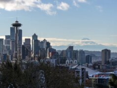 Prefeito socialista ‘sem noção’ na berlinda depois que o vídeo de um homem de 77 anos espancado no centro de Seattle se tornou viral