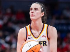A estrela do Fever, Caitlin Clark, evita lesões graves depois que uma queda assustadora leva à saída antecipada do jogo da pré-temporada