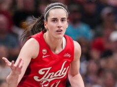 Caitlin Clark perde o empate em 3 nos segundos finais durante um arremesso frio após lesão