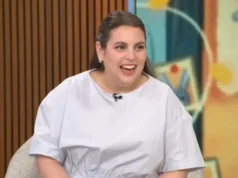 A futura mãe Beanie Feldstein revela o sexo de seu bebê