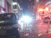 A tampa do bueiro de Nova York pode ter sido desalojada por um caminhão antes que a mulher caísse fatalmente, diz Con Edison
