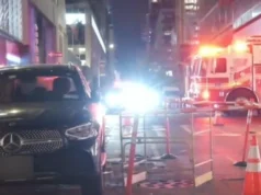 A tampa do bueiro de Nova York pode ter sido desalojada por um caminhão antes que a mulher caísse fatalmente, diz Con Edison