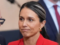 Tulsi Gabbard renuncia ao cargo de diretor de inteligência nacional enquanto Trump considera novos ataques ao Irã
