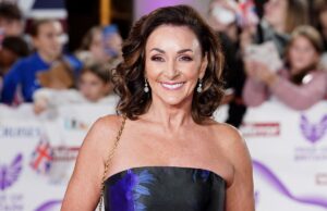 Shirley Ballas diz que viver com a mãe de 88 anos é “a coisa mais alegre”