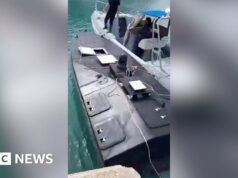 Grécia conduz explosão controlada de explosivos misteriosos de drones navais