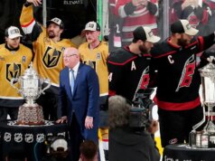 Vegas e Carolina ignoram os troféus da conferência, mas alguém tem que perder a Copa Stanley