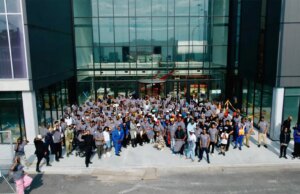 Pastor de Chicago reúne centenas de homens para declarar zona livre de violência no South Aspect