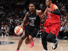 Momento de silêncio na estreia em casa do Minnesota Lynx para as vítimas do tiroteio no ICE abafado por cantos anti-ICE