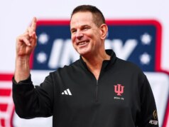 Curt Cignetti brinca que teve que ‘treinar muito’ os invictos Hoosiers para ser piloto de tempo automotive da Indy 500
