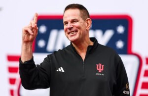Curt Cignetti brinca que teve que ‘treinar muito’ os invictos Hoosiers para ser piloto de tempo automotive da Indy 500