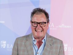 Alan Carr diz que não ama Strictly Come Dancing o suficiente para apresentar o programa