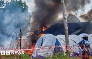 Multidão furiosa incendeia tendas de hospital de Ebola na República Democrática do Congo