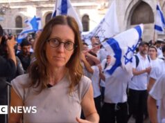 BBC no terreno durante marcha pela Cidade Velha de Jerusalém