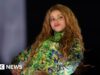 Enorme multidão assiste a present gratuito de Shakira na praia de Copacabana