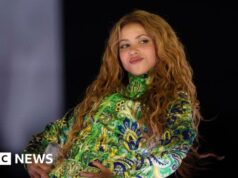 Enorme multidão assiste a present gratuito de Shakira na praia de Copacabana