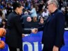 Geno Auriemma, da UConn, admite arrependimento por ter gritado com Daybreak Staley, da Carolina do Sul, após a derrota