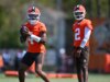 O técnico dos Browns, Todd Monken, mantém a competição de QB aberta em meio a repetições de treino irregulares, Shedeur Sanders comenta