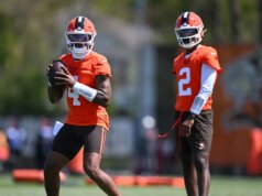 O técnico dos Browns, Todd Monken, mantém a competição de QB aberta em meio a repetições de treino irregulares, Shedeur Sanders comenta