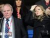 Gabby Logan em seus momentos finais com o pai da lenda do futebol, Terry Yorath