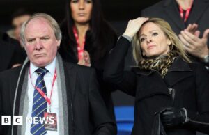 Gabby Logan em seus momentos finais com o pai da lenda do futebol, Terry Yorath