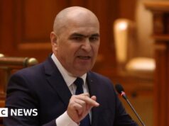 Primeiro-ministro romeno deposto por voto de desconfiança