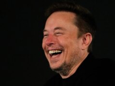 Elon Musk explica por que a placa da SpaceX deve ser impotente para demiti-lo