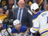 Lindy Ruff está trabalhando em sua equipe