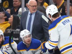 Lindy Ruff está trabalhando em sua equipe