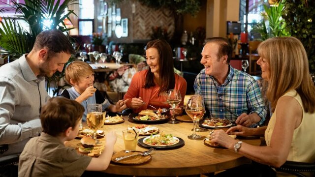 family-eating-together-at-restaurant-fox-news-001.jpeg