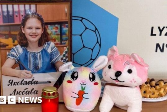 Troca de prisioneiros prossegue enquanto Kyiv lamenta 24 mortos em ataque russo em apartamentos