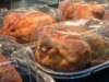 A bolsa de frango assado está destinada a ser o acessório obrigatório do supermercado no verão