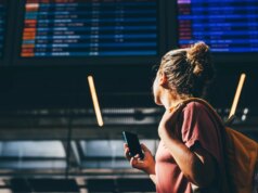 As viagens aéreas no verão podem ser difíceis. Veja como os viajantes podem se preparar.